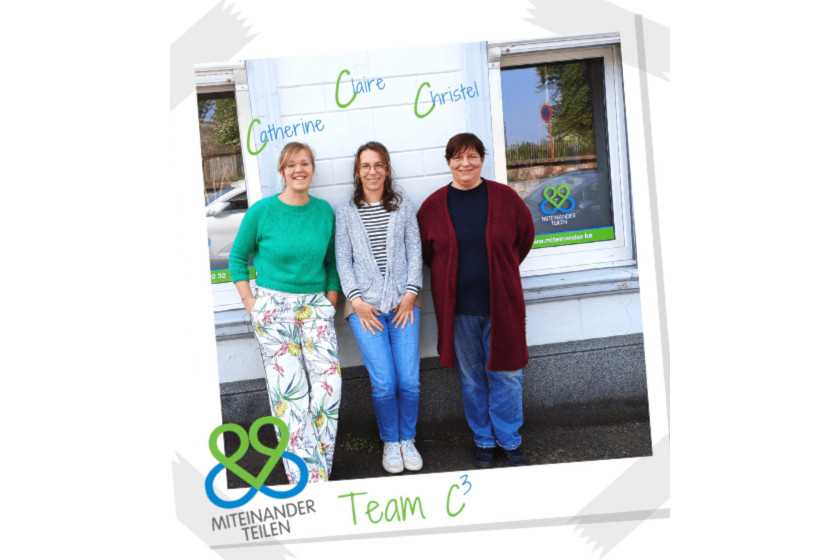 3 Frauen vor dem Logo von Miteinander Teilen. Text: Team C³ - Catherine, Claire, Christel
