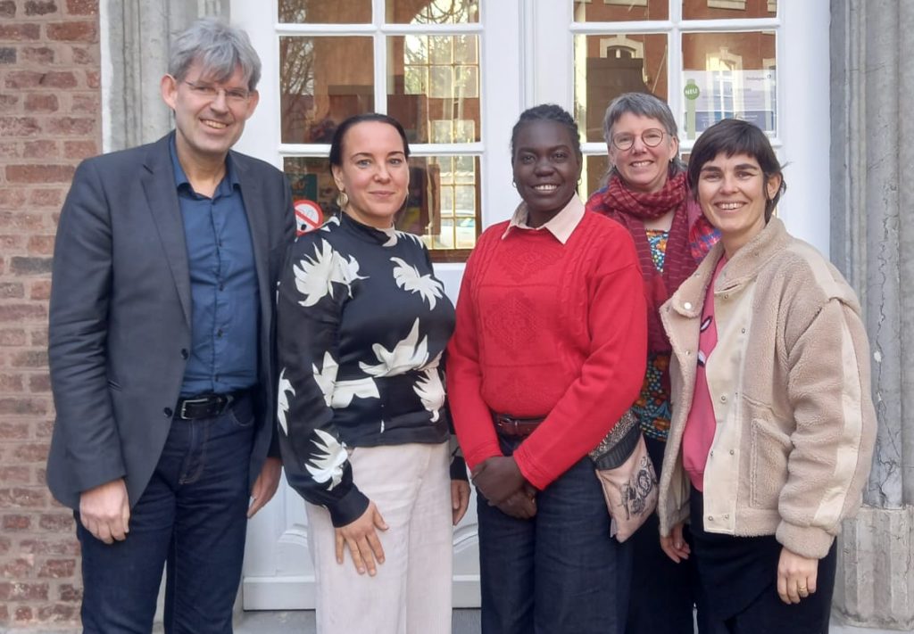 Gruppenbild mit 5 Personen