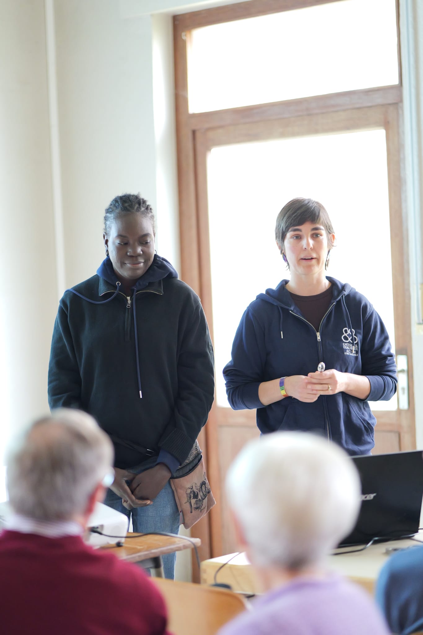 Islanda Aduel von Tèt Kolé und Catherine Brüll von Miteinander Teilen